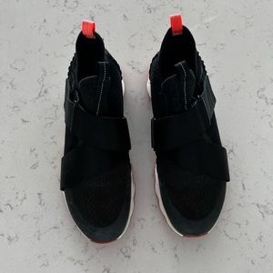 Womens sorel tennis shoes